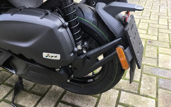 Neufahrzeug Aprilia SR GT Replica 200 - Bild 13