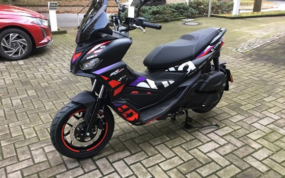 Neufahrzeug Aprilia SR GT Replica 200 - Bild 6