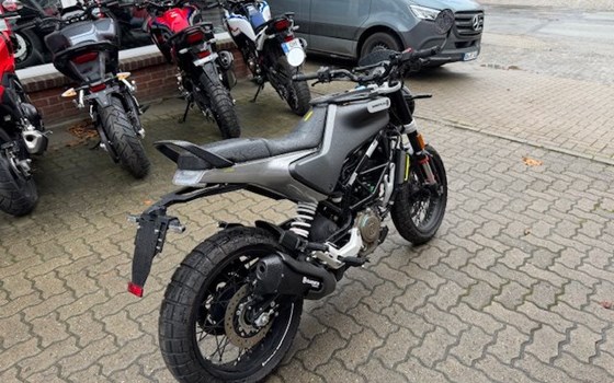 Gebrauchtmotorrad Husqvarna Svartpilen 125 - Bild 3