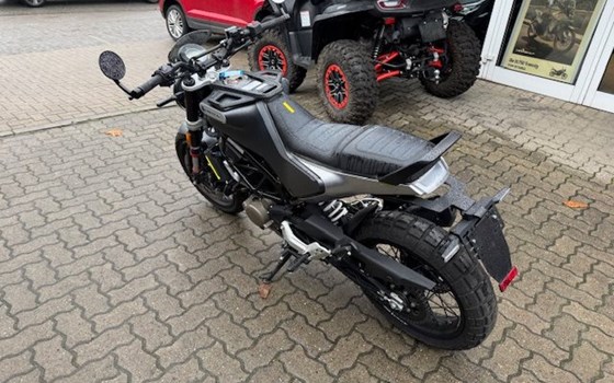 Gebrauchtmotorrad Husqvarna Svartpilen 125 - Bild 4