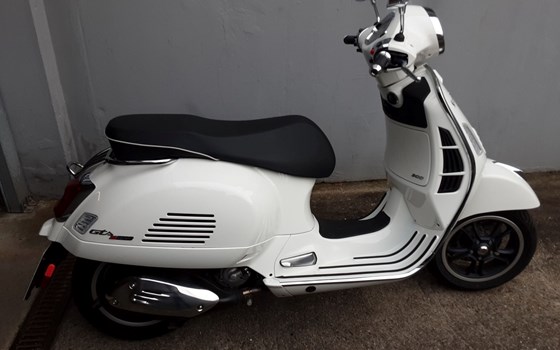 Gebrauchtmotorrad Vespa GTS 300 Super Tech - Bild 1