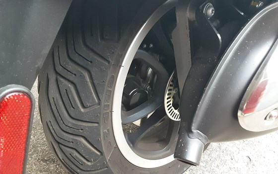 Gebrauchtmotorrad Vespa GTS 300 Super Tech - Bild 11