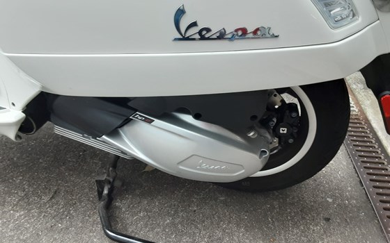 Gebrauchtmotorrad Vespa GTS 300 Super Tech - Bild 2