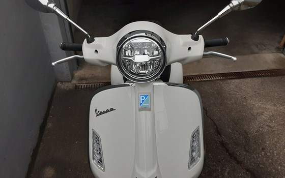 Gebrauchtmotorrad Vespa GTS 300 Super Tech - Bild 3