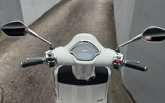Gebrauchtmotorrad Vespa GTS 300 Super Tech - Bild 4