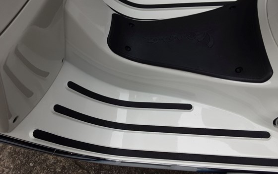 Gebrauchtmotorrad Vespa GTS 300 Super Tech - Bild 6