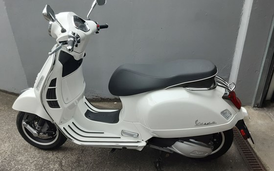 Gebrauchtmotorrad Vespa GTS 300 Super Tech - Bild 7