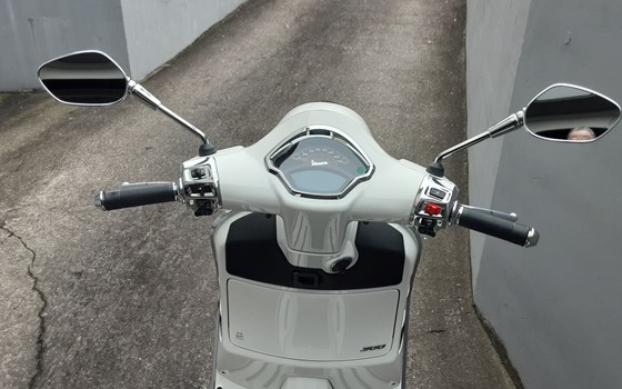 Gebrauchtmotorrad Vespa GTS 300 Super Tech - Bild 8