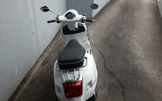 Gebrauchtmotorrad Vespa GTS 300 Super Tech - Bild 9