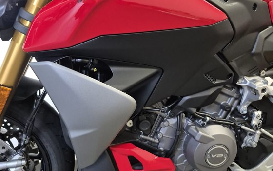 Gebrauchtmotorrad Ducati Streetfighter V2 S - Bild 12