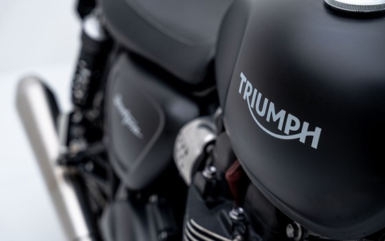 Motorrad Occasion Triumph Street Twin - Bild 8