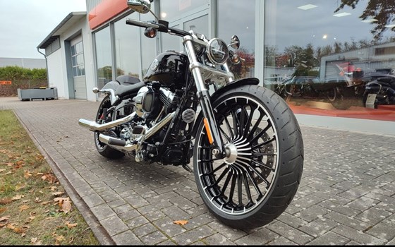Gebrauchtmotorrad Harley-Davidson Softail Breakout FXSB - Bild 2