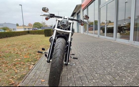 Gebrauchtmotorrad Harley-Davidson Softail Breakout FXSB - Bild 3