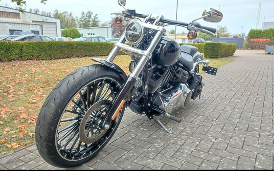 Gebrauchtmotorrad Harley-Davidson Softail Breakout FXSB - Bild 4