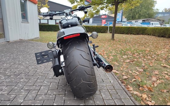 Gebrauchtmotorrad Harley-Davidson Softail Breakout FXSB - Bild 6