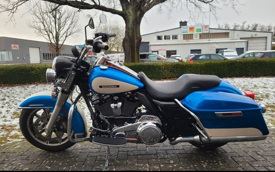 Gebrauchtmotorrad Harley-Davidson Road King Classic FLHRC - Bild 5