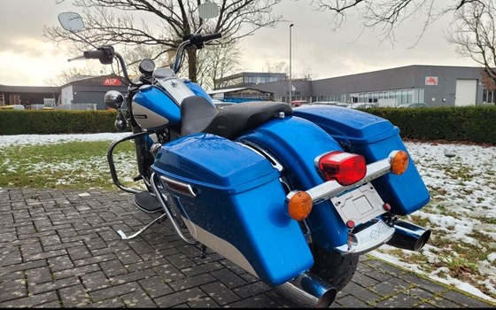 Gebrauchtmotorrad Harley-Davidson Road King Classic FLHRC - Bild 6