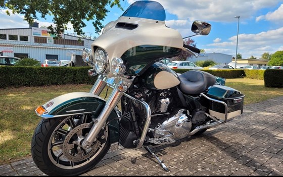 Gebrauchtmotorrad Harley-Davidson Electra Glide Ultra Classic FLHTCU - Bild 4