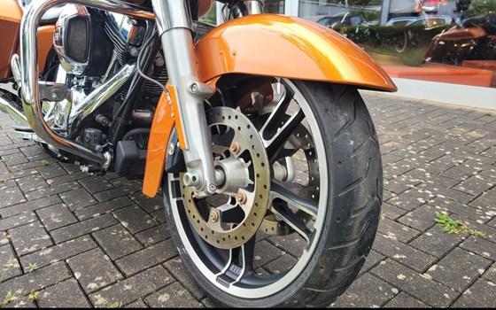 Gebrauchtmotorrad Harley-Davidson Street Glide FLHX - Bild 11