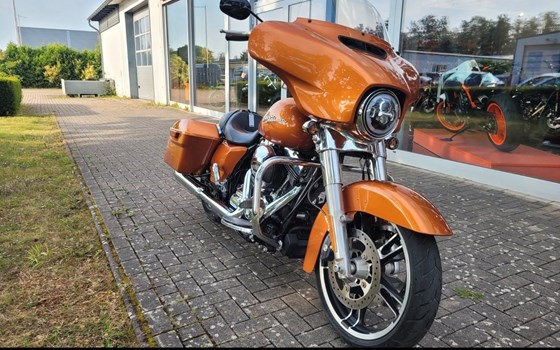 Gebrauchtmotorrad Harley-Davidson Street Glide FLHX - Bild 2