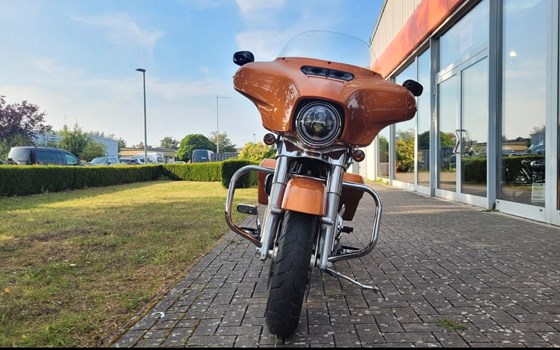 Gebrauchtmotorrad Harley-Davidson Street Glide FLHX - Bild 3