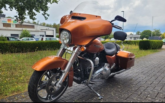 Gebrauchtmotorrad Harley-Davidson Street Glide FLHX - Bild 4