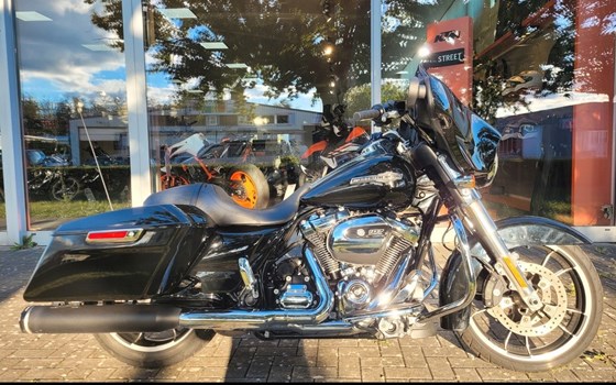 Gebrauchtmotorrad Harley-Davidson Street Glide FLHX - Bild 1