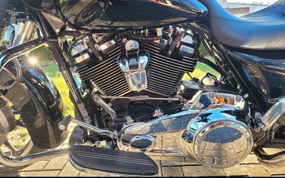 Gebrauchtmotorrad Harley-Davidson Street Glide FLHX - Bild 10