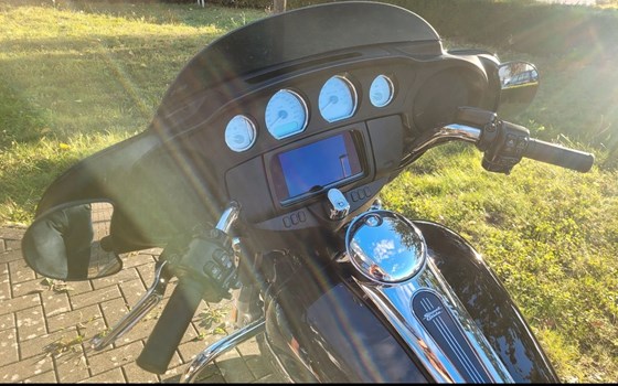 Gebrauchtmotorrad Harley-Davidson Street Glide FLHX - Bild 13