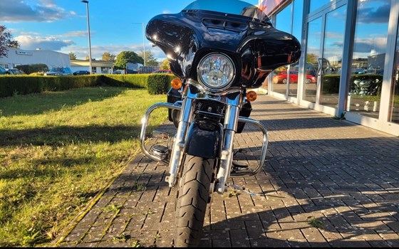 Gebrauchtmotorrad Harley-Davidson Street Glide FLHX - Bild 3