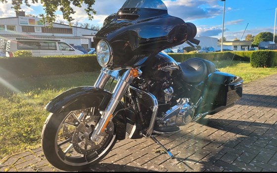 Gebrauchtmotorrad Harley-Davidson Street Glide FLHX - Bild 4