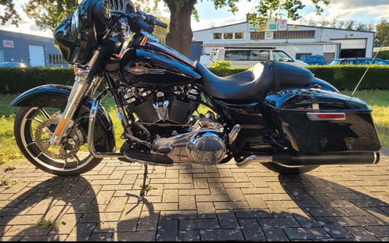 Gebrauchtmotorrad Harley-Davidson Street Glide FLHX - Bild 5
