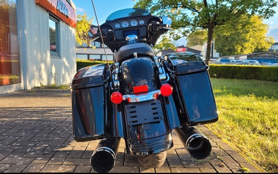 Gebrauchtmotorrad Harley-Davidson Street Glide FLHX - Bild 7