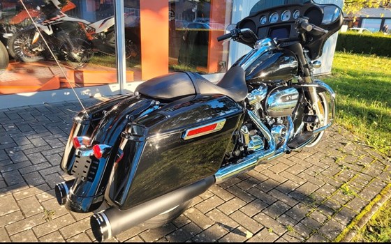 Gebrauchtmotorrad Harley-Davidson Street Glide FLHX - Bild 8