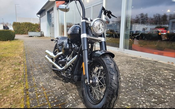 Gebrauchtmotorrad Harley-Davidson Softail Slim FLS - Bild 2