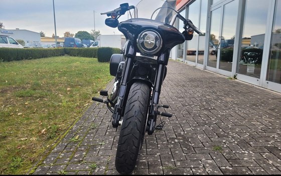 Gebrauchtmotorrad Harley-Davidson Softail Sport Glide FLSB - Bild 3