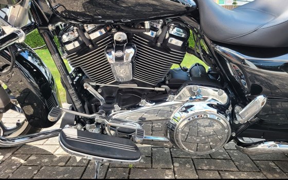 Gebrauchtmotorrad Harley-Davidson Road Glide Ultra - Bild 10