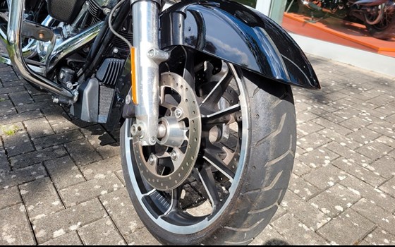 Gebrauchtmotorrad Harley-Davidson Road Glide Ultra - Bild 11