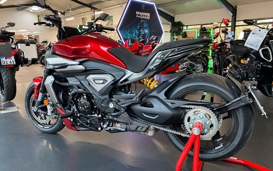 Gebrauchtmotorrad Ducati XDiavel V4 - Bild 3