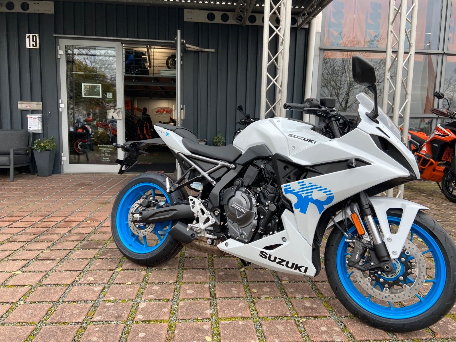Suzuki GSX-8R 