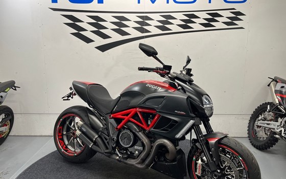 Gebrauchtmotorrad Ducati Diavel Carbon - Bild 1
