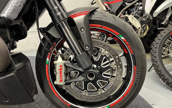 Gebrauchtmotorrad Ducati Diavel Carbon - Bild 16