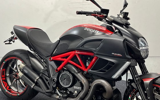Gebrauchtmotorrad Ducati Diavel Carbon - Bild 2
