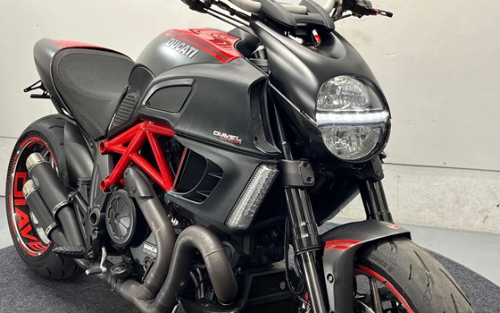 Gebrauchtmotorrad Ducati Diavel Carbon - Bild 3