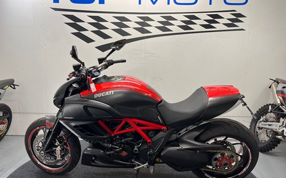 Gebrauchtmotorrad Ducati Diavel Carbon - Bild 4