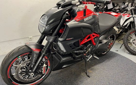 Gebrauchtmotorrad Ducati Diavel Carbon - Bild 5