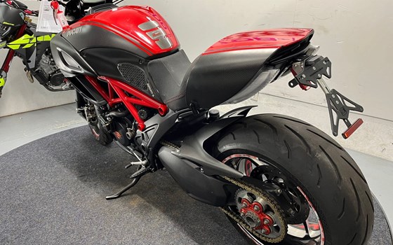 Gebrauchtmotorrad Ducati Diavel Carbon - Bild 6