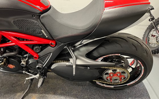 Gebrauchtmotorrad Ducati Diavel Carbon - Bild 7
