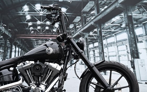 Gebrauchtmotorrad Harley-Davidson Softail Breakout FXSB - Bild 2