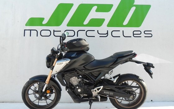 Gebrauchtmotorrad Honda CB125R - Bild 1